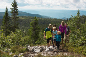 Familie på fjelltur