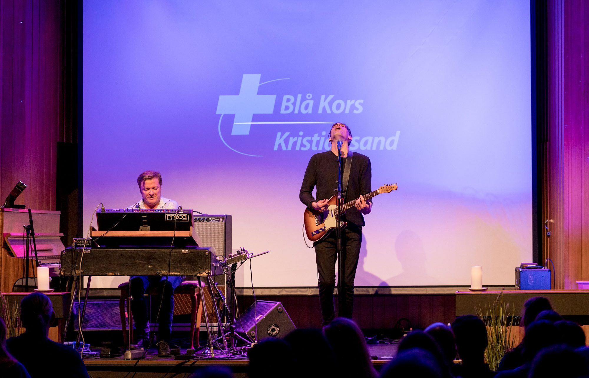 Bilde av den svenske artisten Tingsek på en av Blå Torsdag konsertene