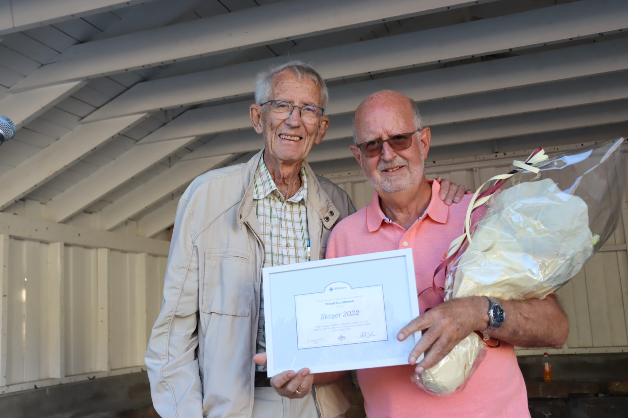 Kai B. Flaa delte ut prisen Årets Stayer til Trond Gundersen.