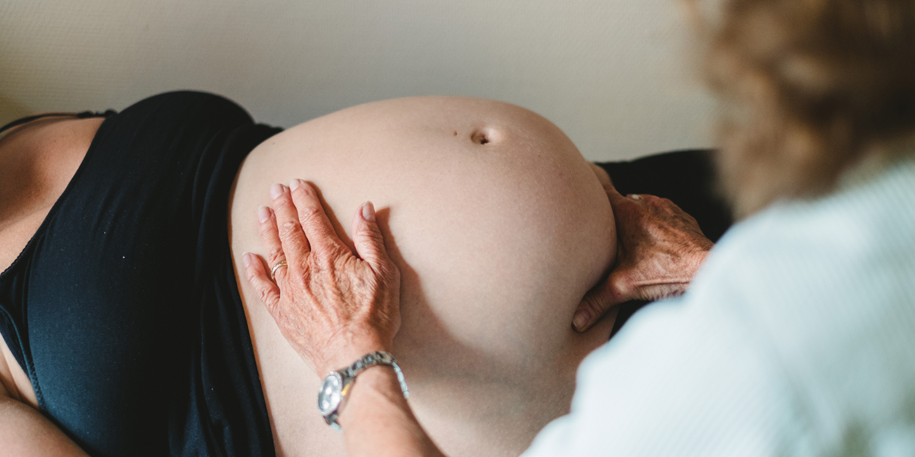 jordmor undersøker gravid rusavhengig Borgestadklinikken
