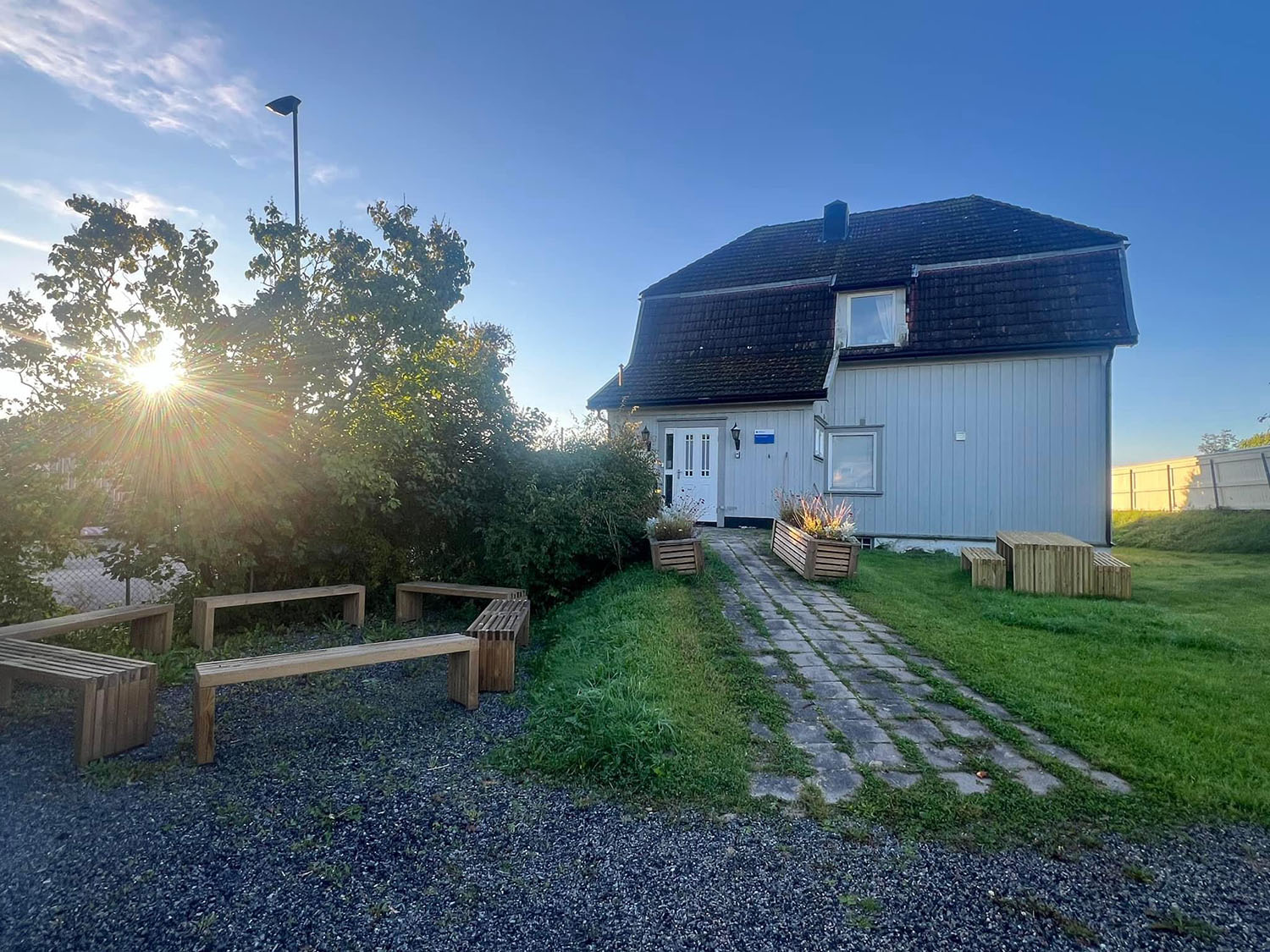 barnas stasjon skien i solnedgang