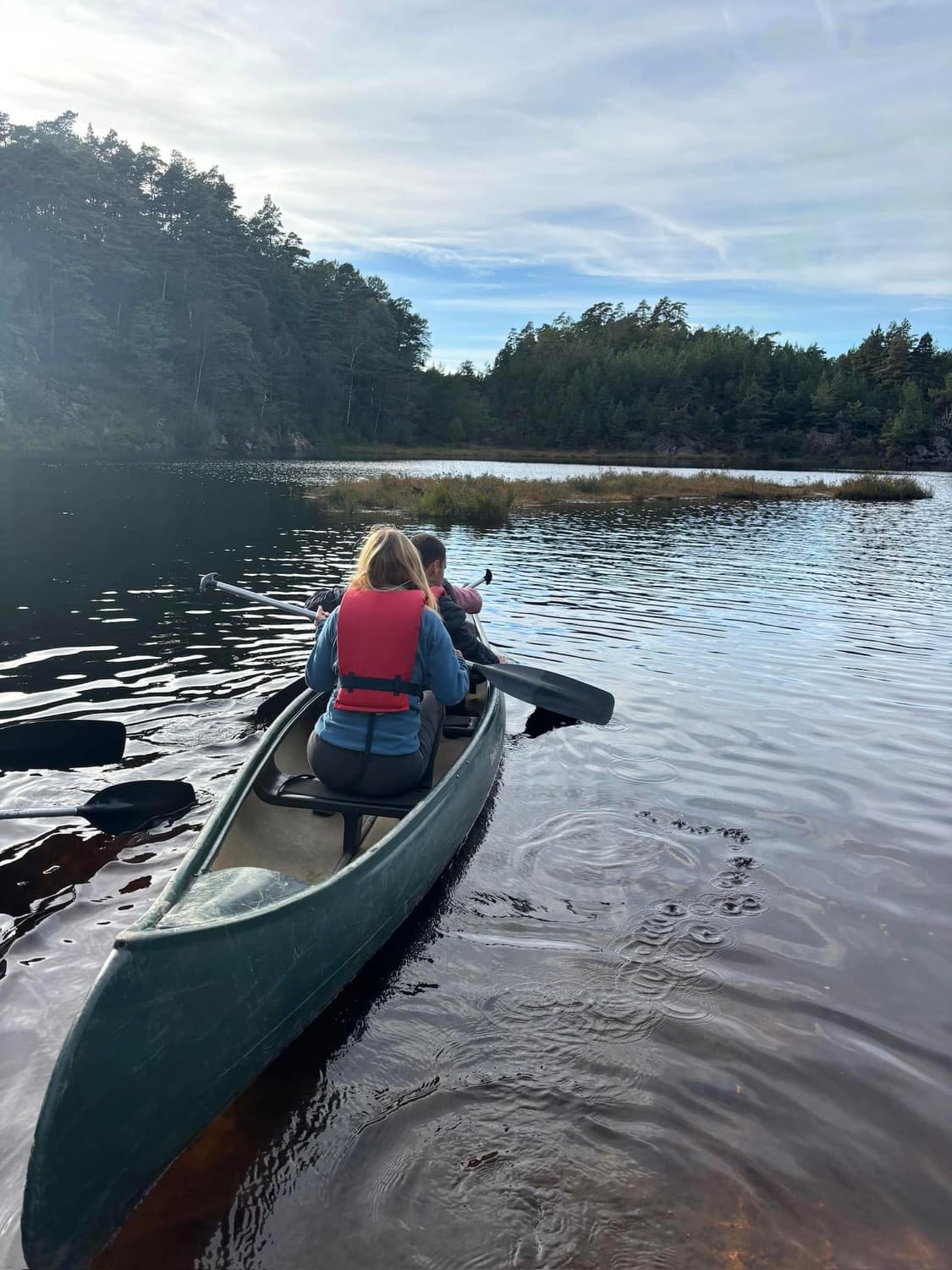 to stykker på vannet i kano